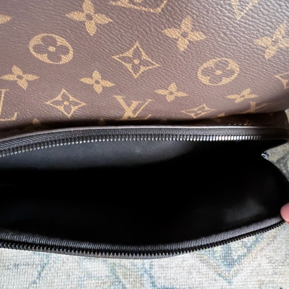 Louis Vuitton Retired Dean Backpack - Picture 9 of 12